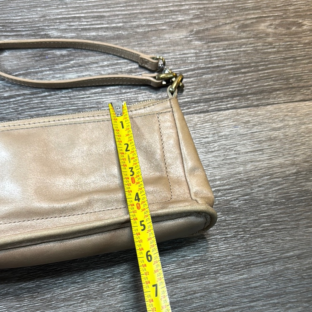 HOBO Elegant Tan Wristlet Clutch genuine leather - Picture 3 of 9